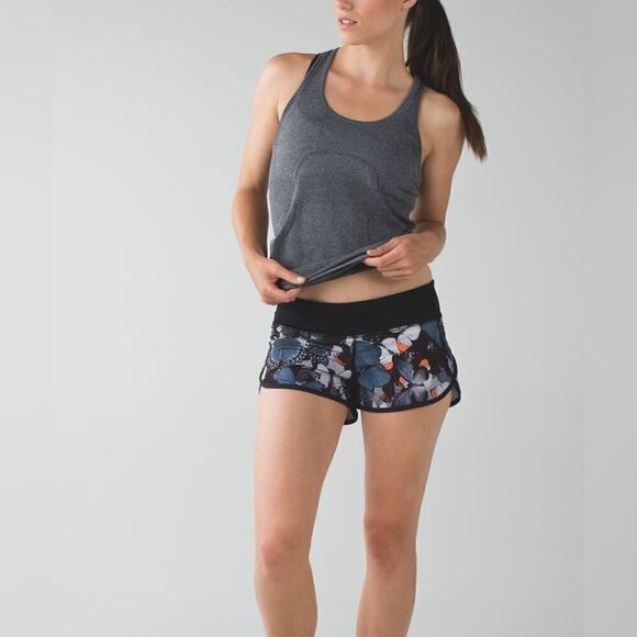 Lululemon Run-Speed Short in Biggie So Fly Butterfly Size 8.